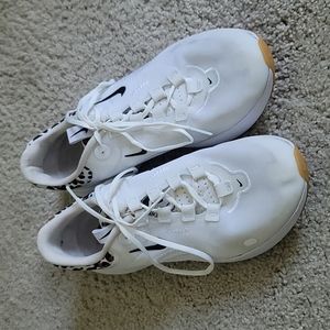 Nike React cheetah print size 9.5